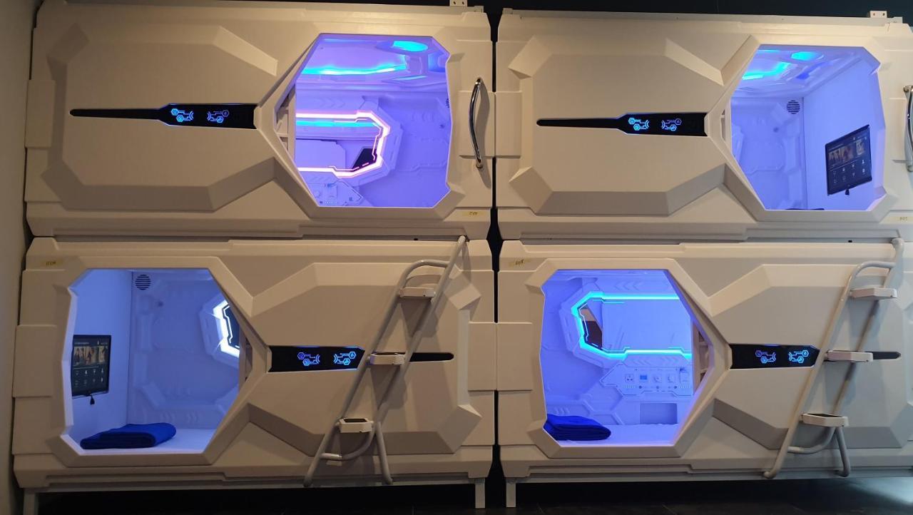 Jakpod Capsulehotel *