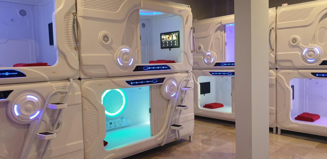 Jakpod Capsulehotel