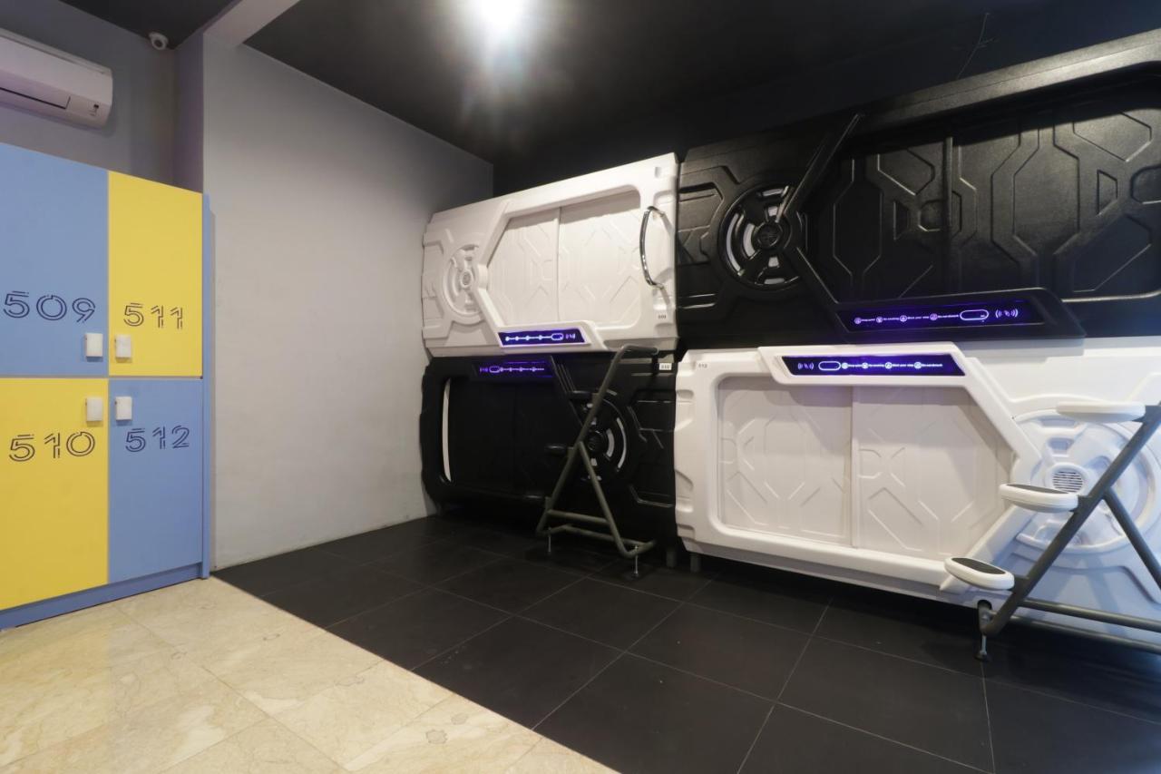 Jakpod Capsulehotel